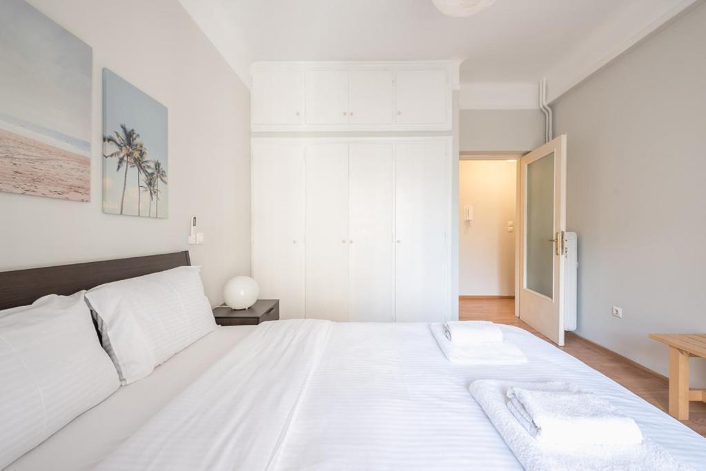 Pame Rentals - Entire Apartment With Free Parking Athén Kültér fotó